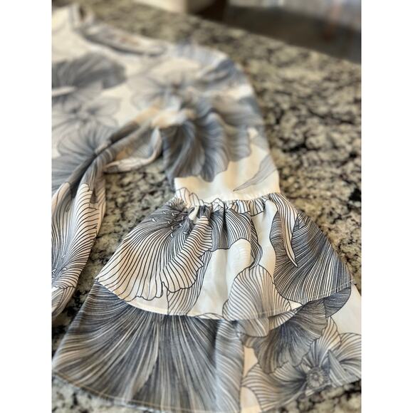 Ann Taylor LOFT top size L EUC bell ruffle sleeve - Picture 3 of 9